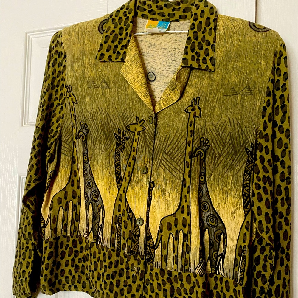 Shirt with Giraffe